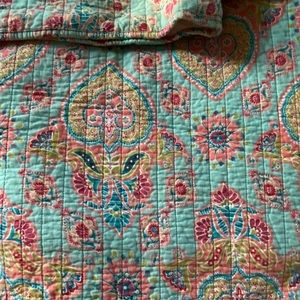 King size quilt with two shams
